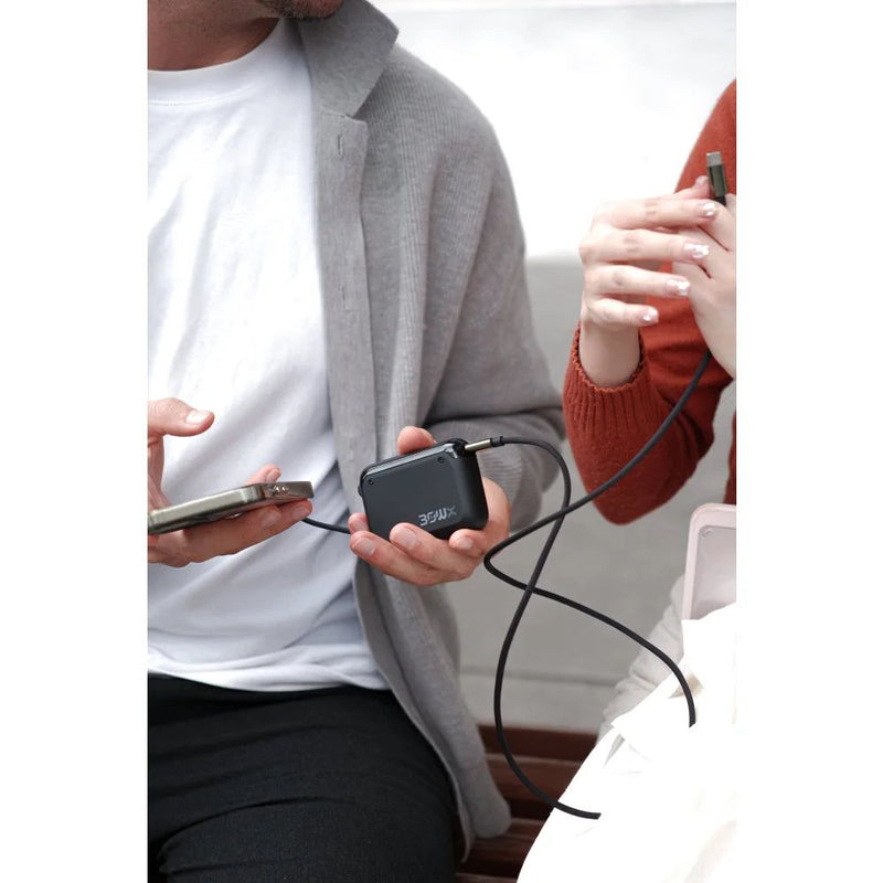 Laden Sie das Bild in Galerie -Viewer, Futurizta Pixy Mini Pro Ultra Compact Powerbank 30W, 10.000mAh
